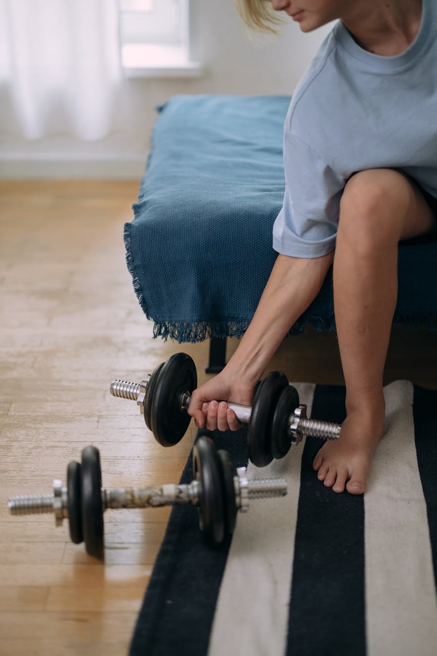 The "Invisible Gym": Top 5 Adjustable Dumbbells for Small Apartments